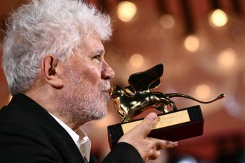 Almodovar dopo il premio: “Adesso non potrò più vivere senza Leone d’Oro”